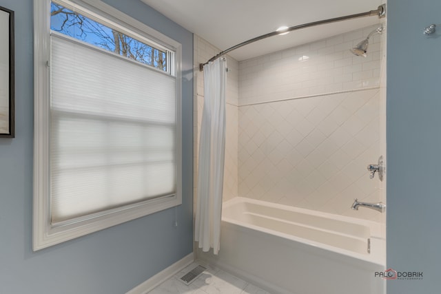 bathroom with shower / tub combo with curtain