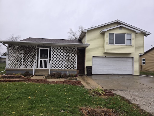 view of front facade featuring a front lawn and a garage