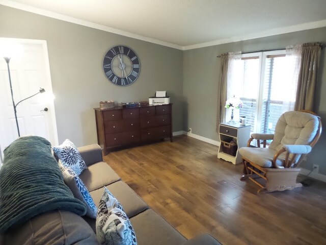 living room featuring hardwood / wood-style flooring and crown molding