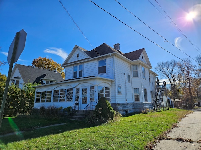 view of front of property with a front yard