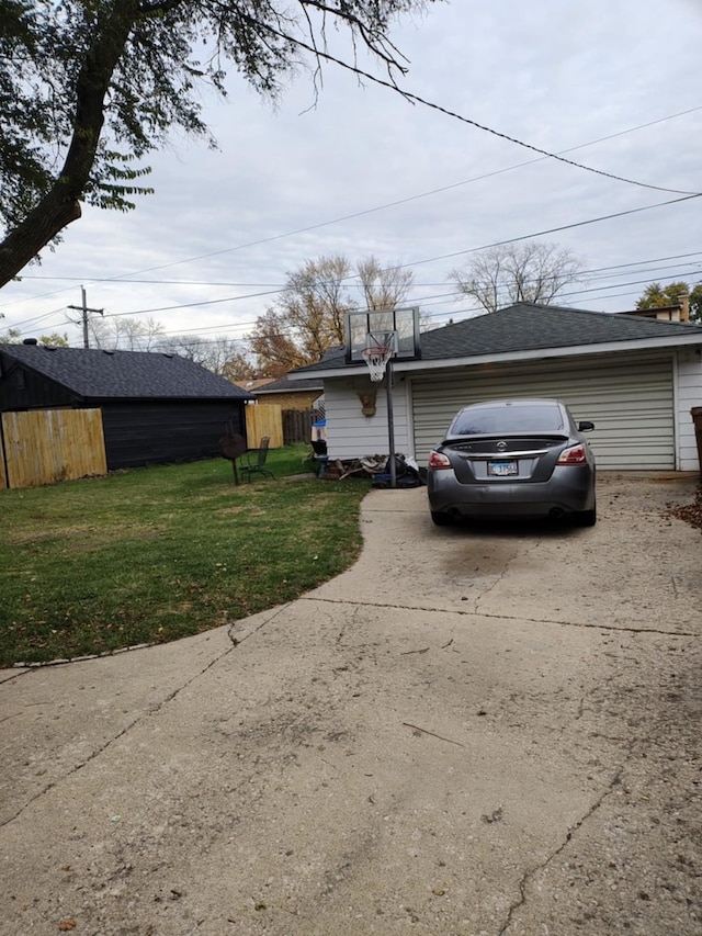 view of front facade with a garage and a front lawn