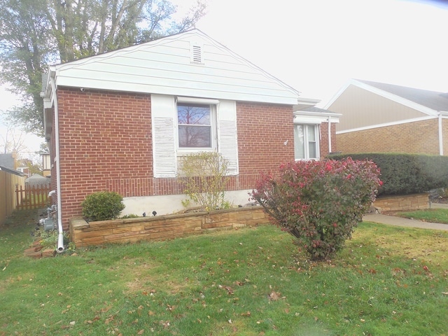 view of front facade featuring a front yard