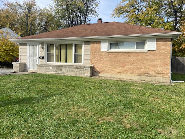 back of house featuring a lawn