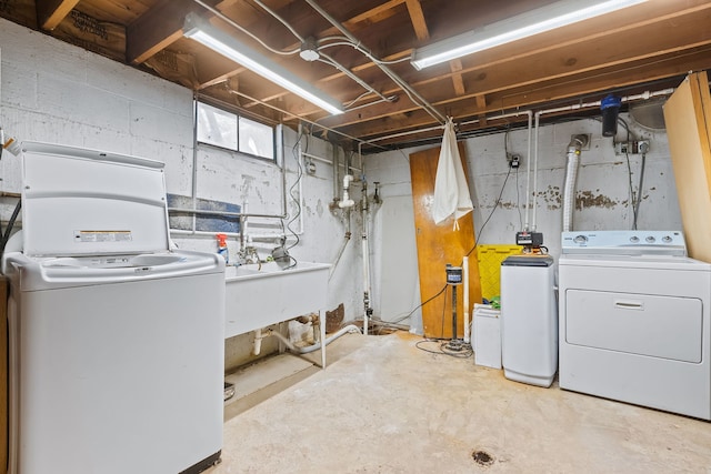 washroom with sink and washing machine and clothes dryer