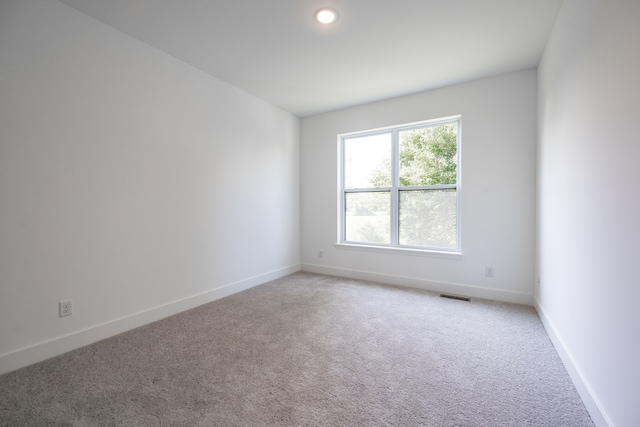 spare room featuring carpet floors