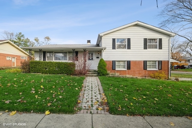 tri-level home with a front lawn