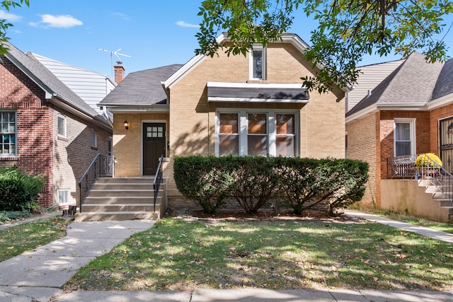 view of front of house with a front lawn