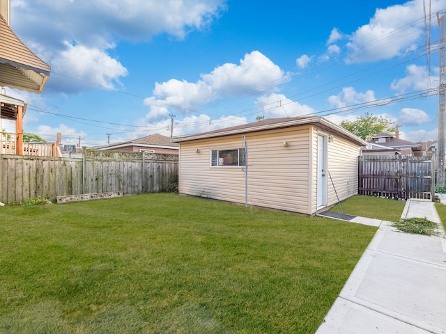 view of yard with a storage unit