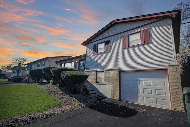 view of front facade with a garage