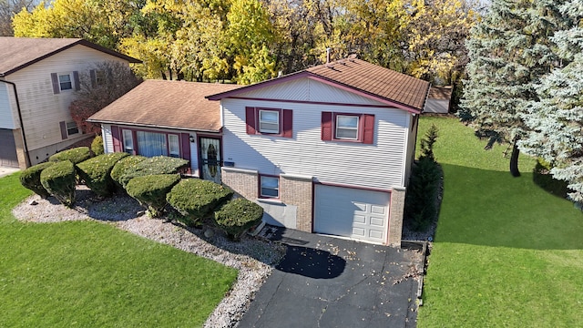 view of front of property featuring a garage and a front yard