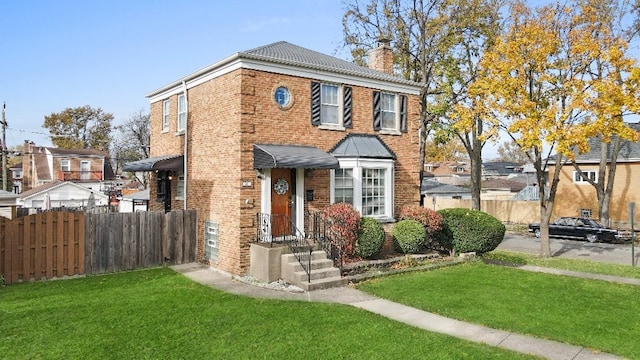 view of front facade featuring a front yard