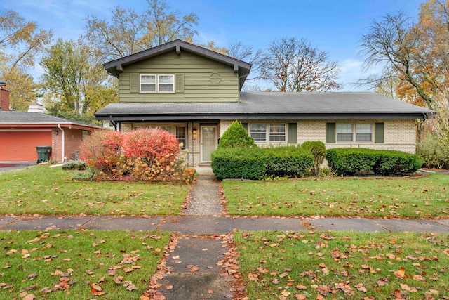 view of front of property with a front yard