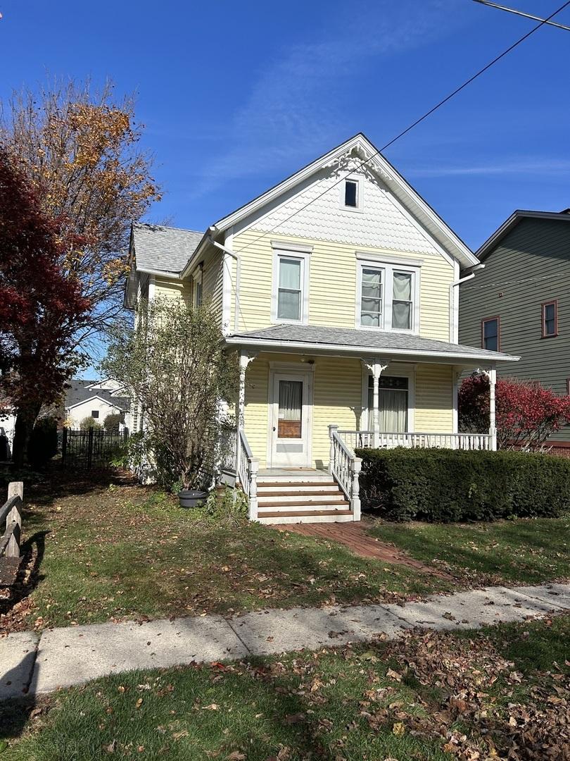 view of front of house with a porch