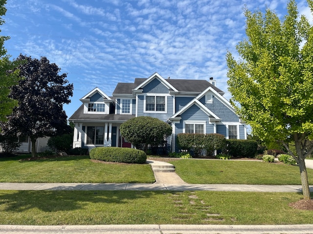 view of front of property featuring a front yard