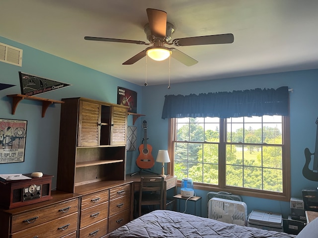 bedroom featuring ceiling fan