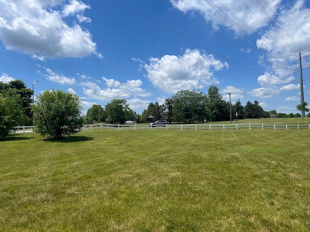 view of yard featuring a rural view