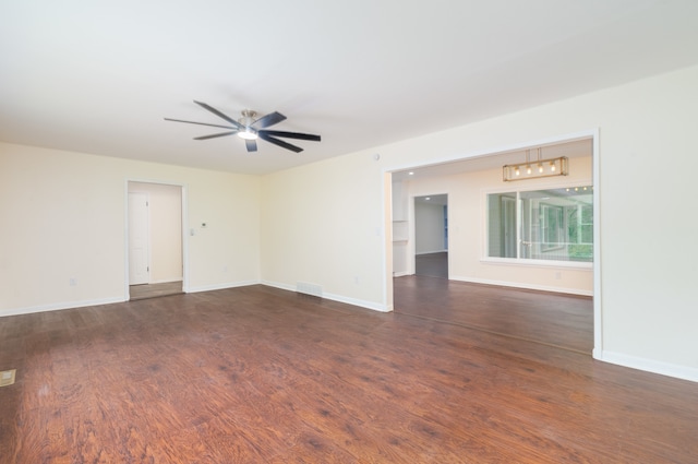 unfurnished room with dark wood-type flooring and ceiling fan