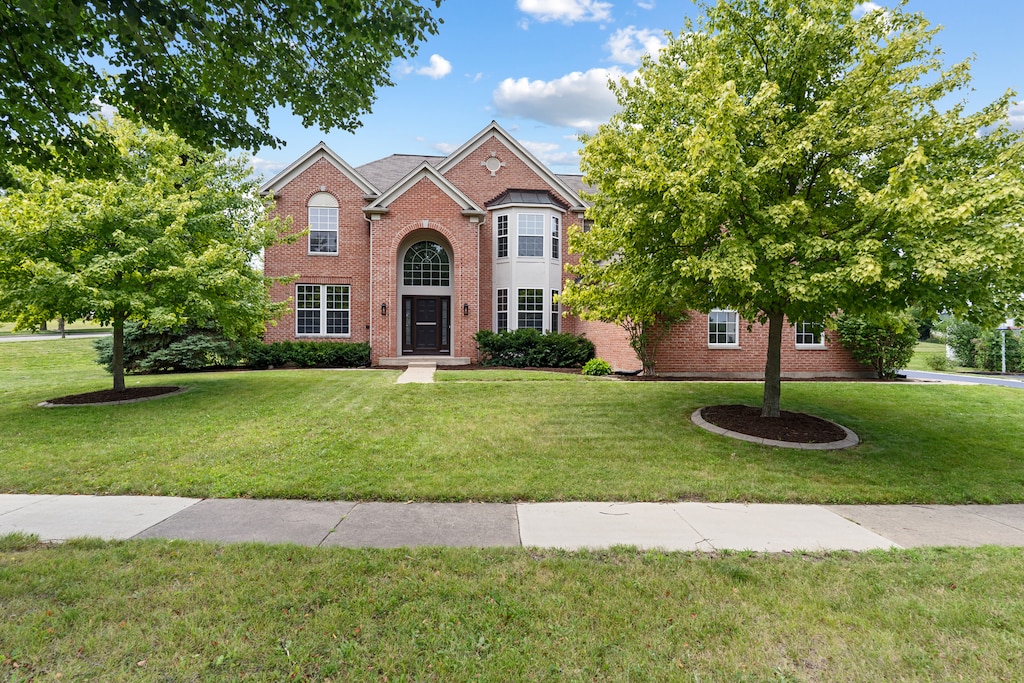 view of front of house with a front yard