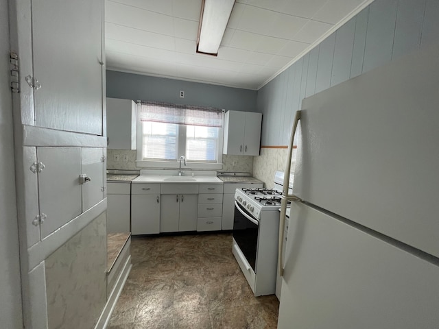 kitchen featuring backsplash, sink, white appliances, and ornamental molding