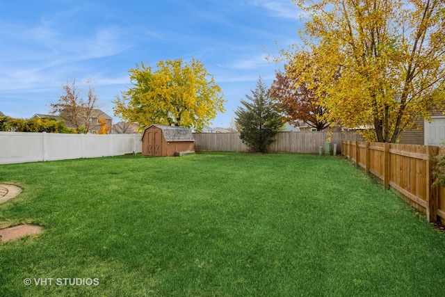 view of yard featuring a storage shed