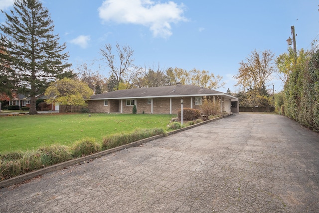 ranch-style home featuring a front yard