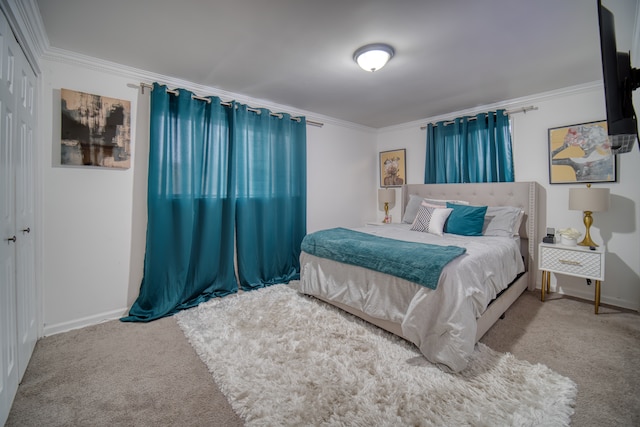 carpeted bedroom featuring crown molding and a closet