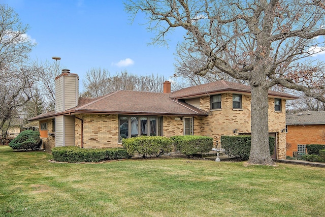 view of front of home with a front lawn