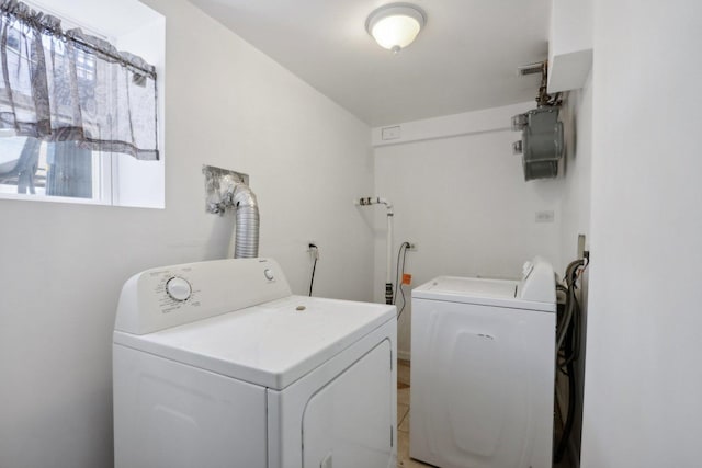 washroom with washing machine and clothes dryer, laundry area, and visible vents