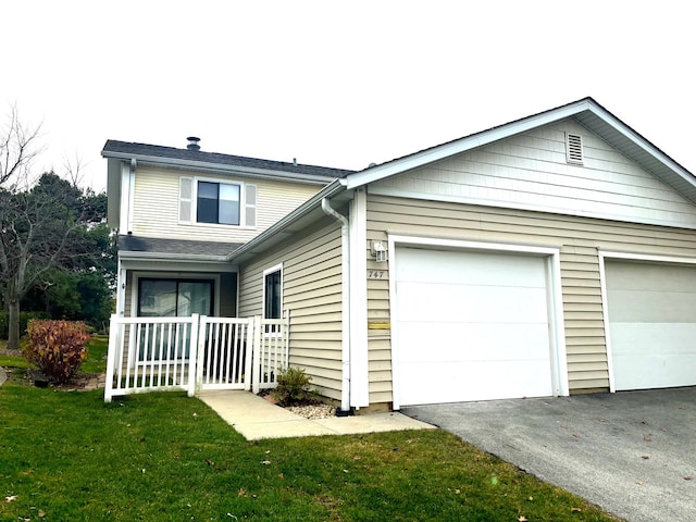 view of front of house featuring a front yard and a garage