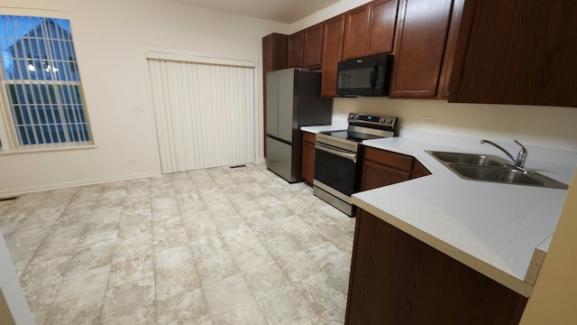 kitchen featuring kitchen peninsula, sink, and stainless steel appliances