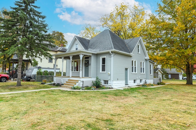 view of front facade featuring a front yard and covered porch