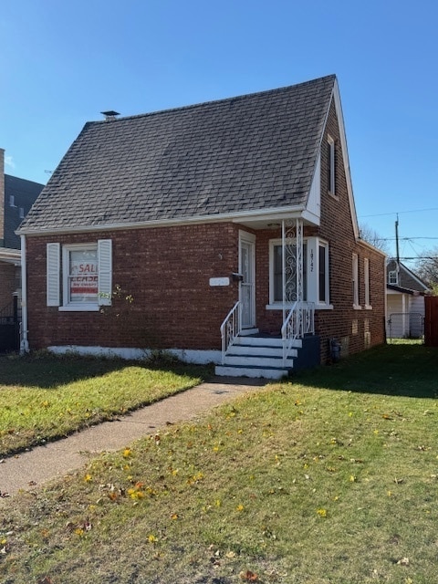 bungalow with a front yard