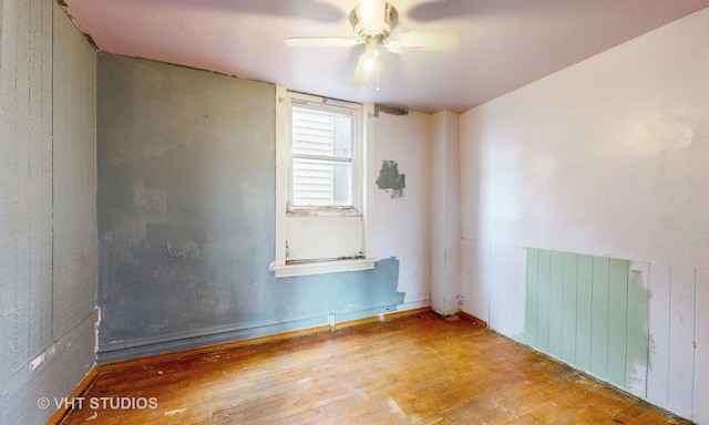 unfurnished room with light hardwood / wood-style floors and ceiling fan