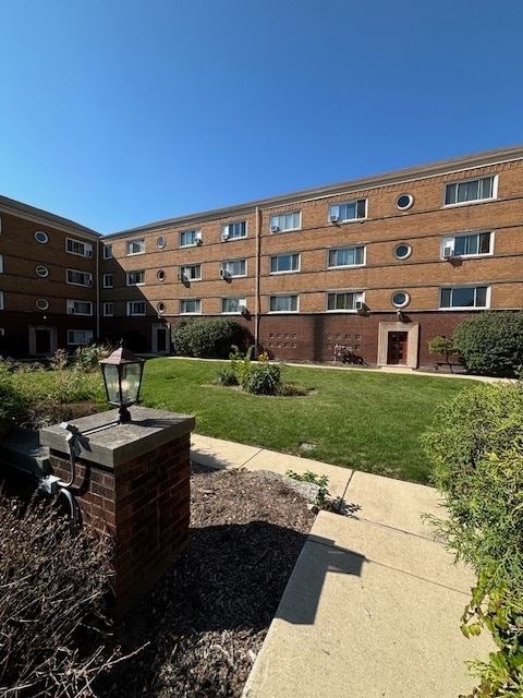 view of property's community featuring a yard