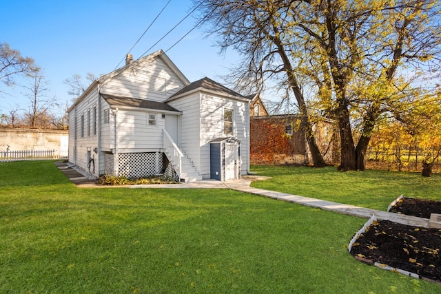 back of house featuring a lawn