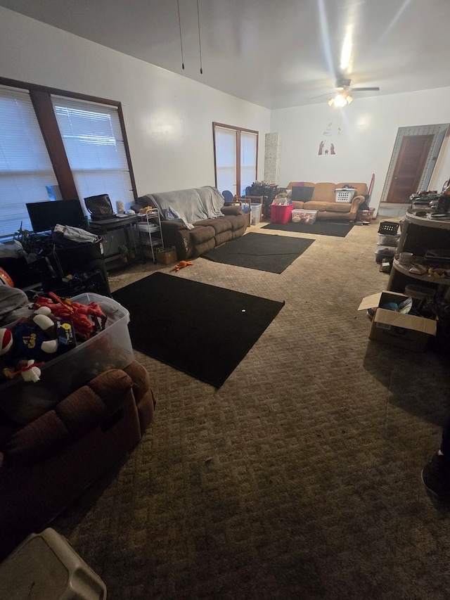 carpeted living room featuring ceiling fan