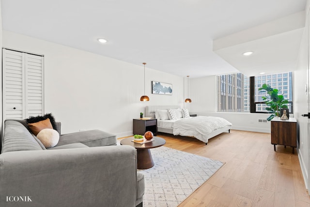 bedroom featuring light wood-type flooring, baseboards, and recessed lighting