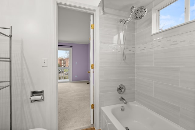 bathroom with tiled shower / bath