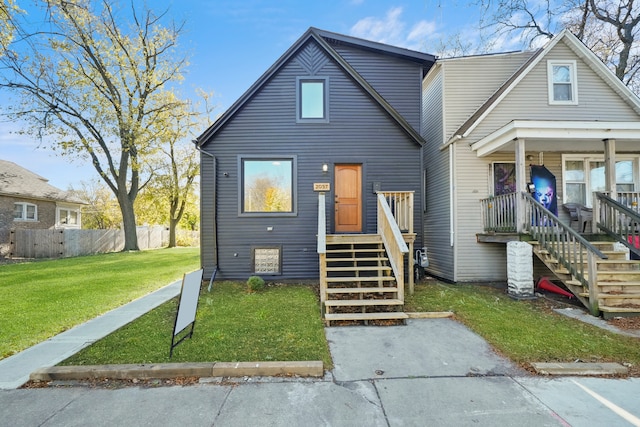 view of front of home featuring a front yard