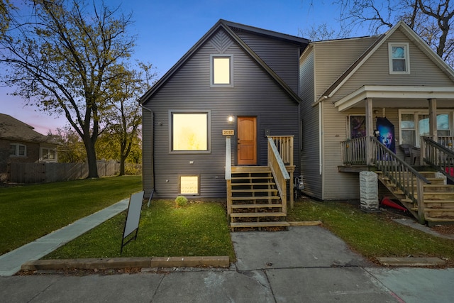 view of front of house featuring a lawn