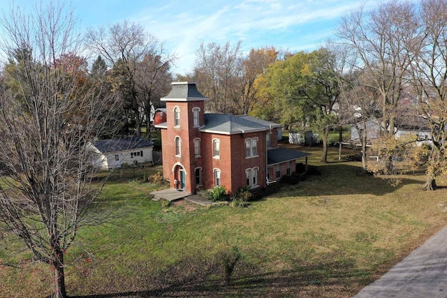 608 E Ash St, Fairbury, IL 61739 - view of home's exterior with a lawn