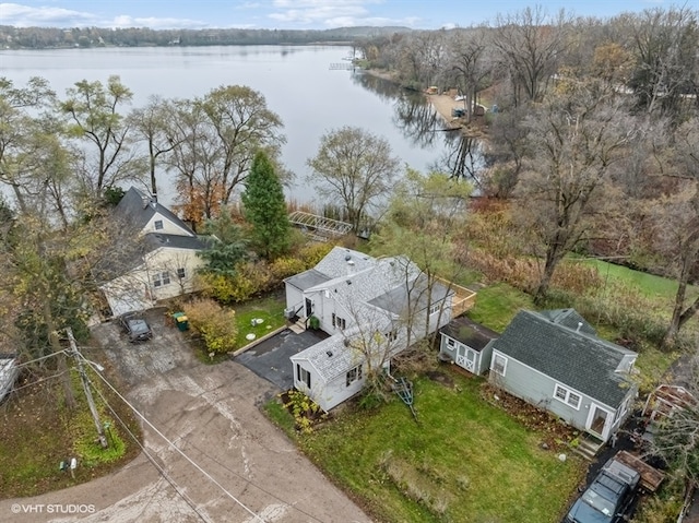 bird's eye view with a water view