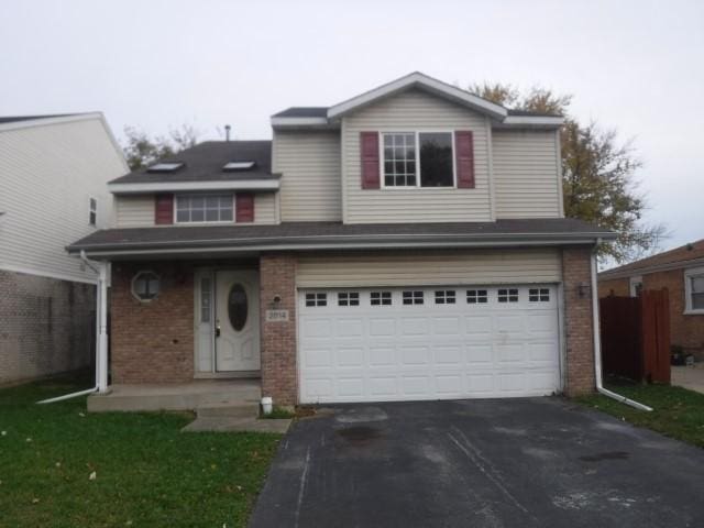 view of front property featuring a garage