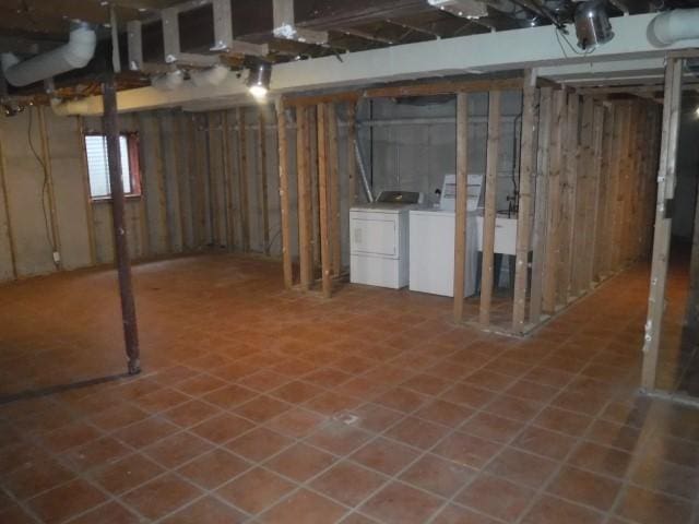 basement with washing machine and clothes dryer