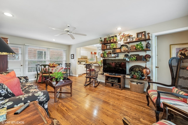 living room featuring light hardwood / wood-style floors and ceiling fan