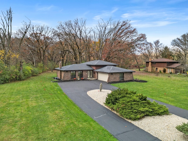 view of yard featuring a garage