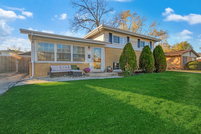 split level home with a front lawn