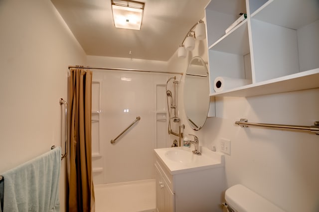 bathroom with a shower with shower curtain, vanity, and toilet