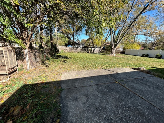 view of yard with a patio