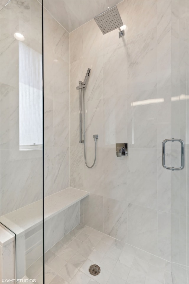 bathroom featuring tiled shower